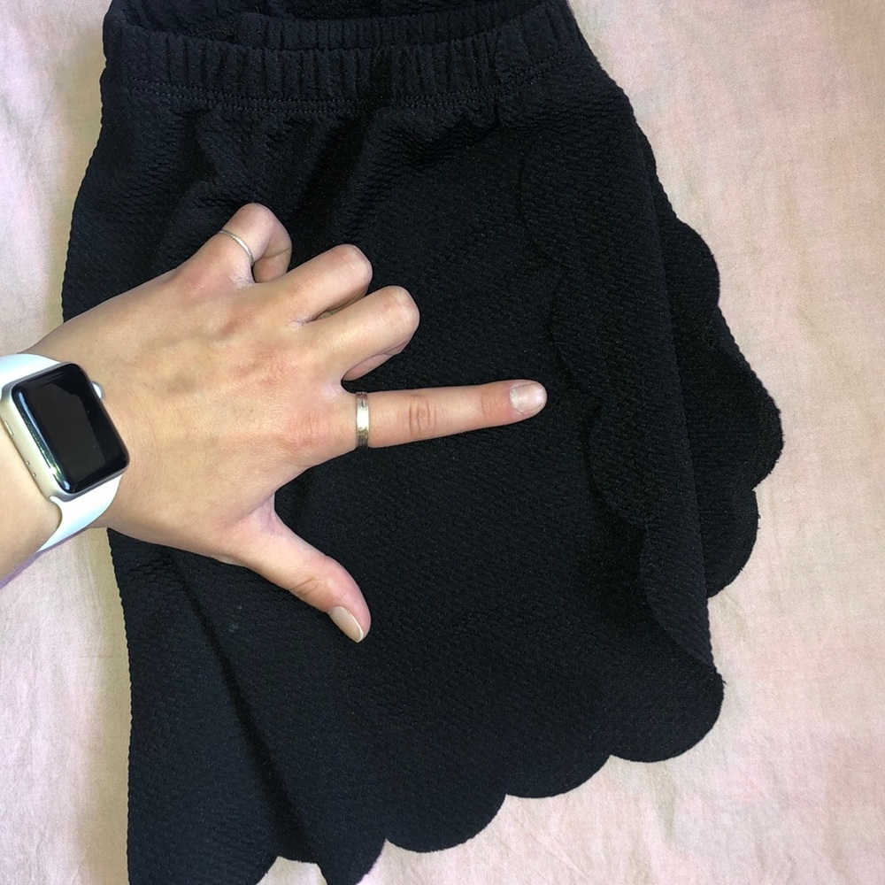 ROMWE shorts - Picture 2 of 2
